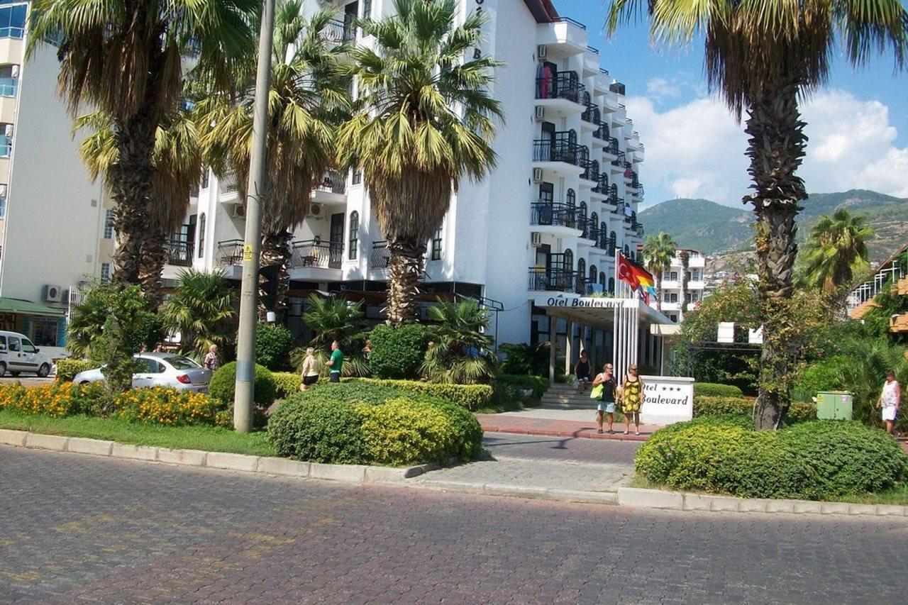 Boulevard Hotel Алания Экстерьер фото