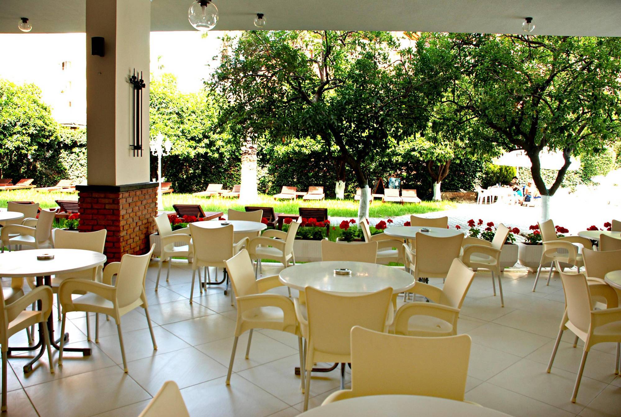 Boulevard Hotel Алания Экстерьер фото